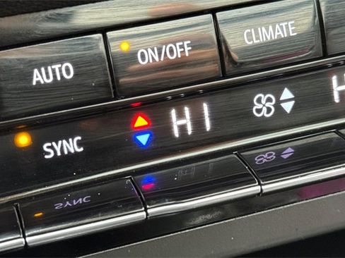 Used 2022 Buick Envision Essence w/ Sport Touring Package image 29