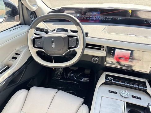 New 2026 Lincoln Navigator Premiere AWD/4WD image 14