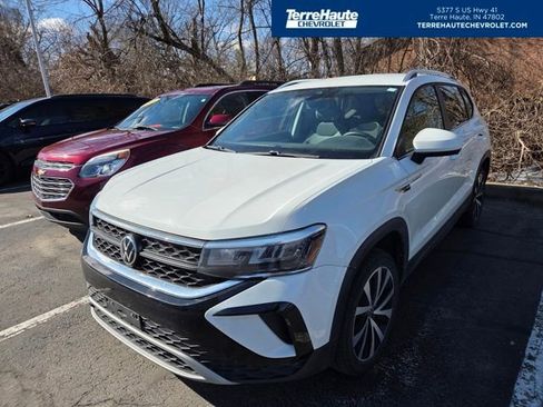 Used 2022 Volkswagen Taos SE image 1