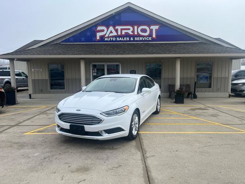 Used 2018 Ford Fusion SE w/ Equipment Group 602A image 1