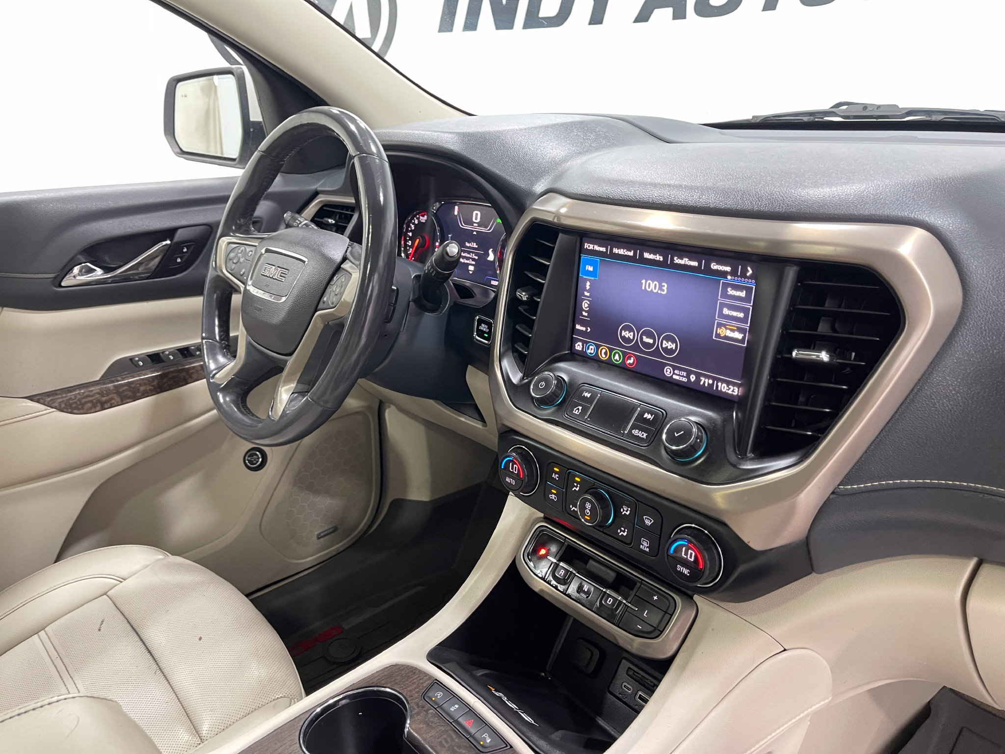 Used 2021 GMC Acadia Denali w/ Denali Technology Package FWD image 18