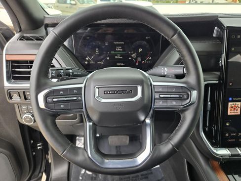 Used 2025 GMC Yukon XL Denali image 14