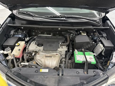 Used 2018 Toyota RAV4 LE w/ All Weather Liner Package AWD/4WD image 9