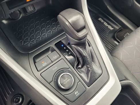 Used 2020 Toyota RAV4 XLE w/ Convenience Package image 17