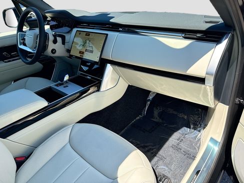 New 2026 Land Rover Range Rover Long Wheelbase SE image 14