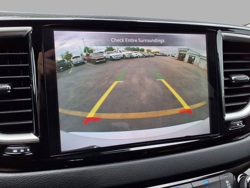 Certified 2023 Chrysler Pacifica Touring-L FWD image 6