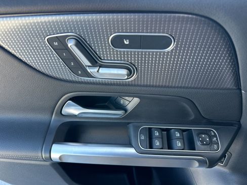 Used 2022 Mercedes-Benz GLB 250 4MATIC image 12