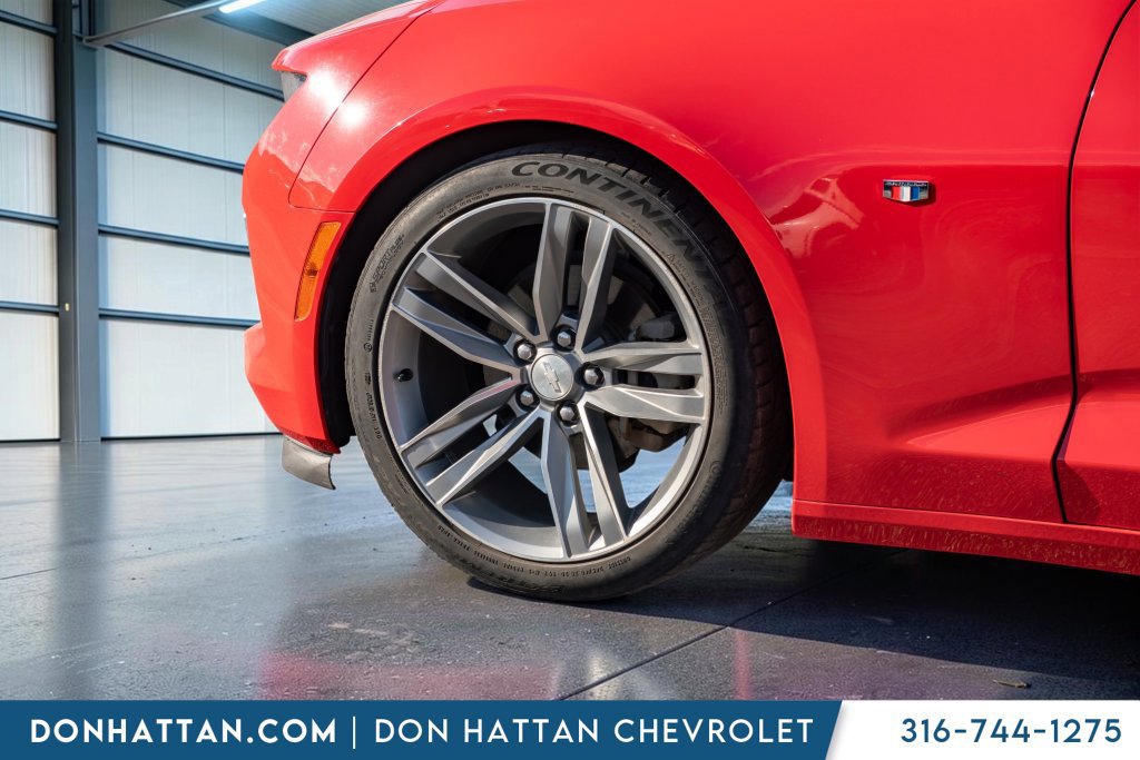 Used 2017 Chevrolet Camaro LT RWD image 31