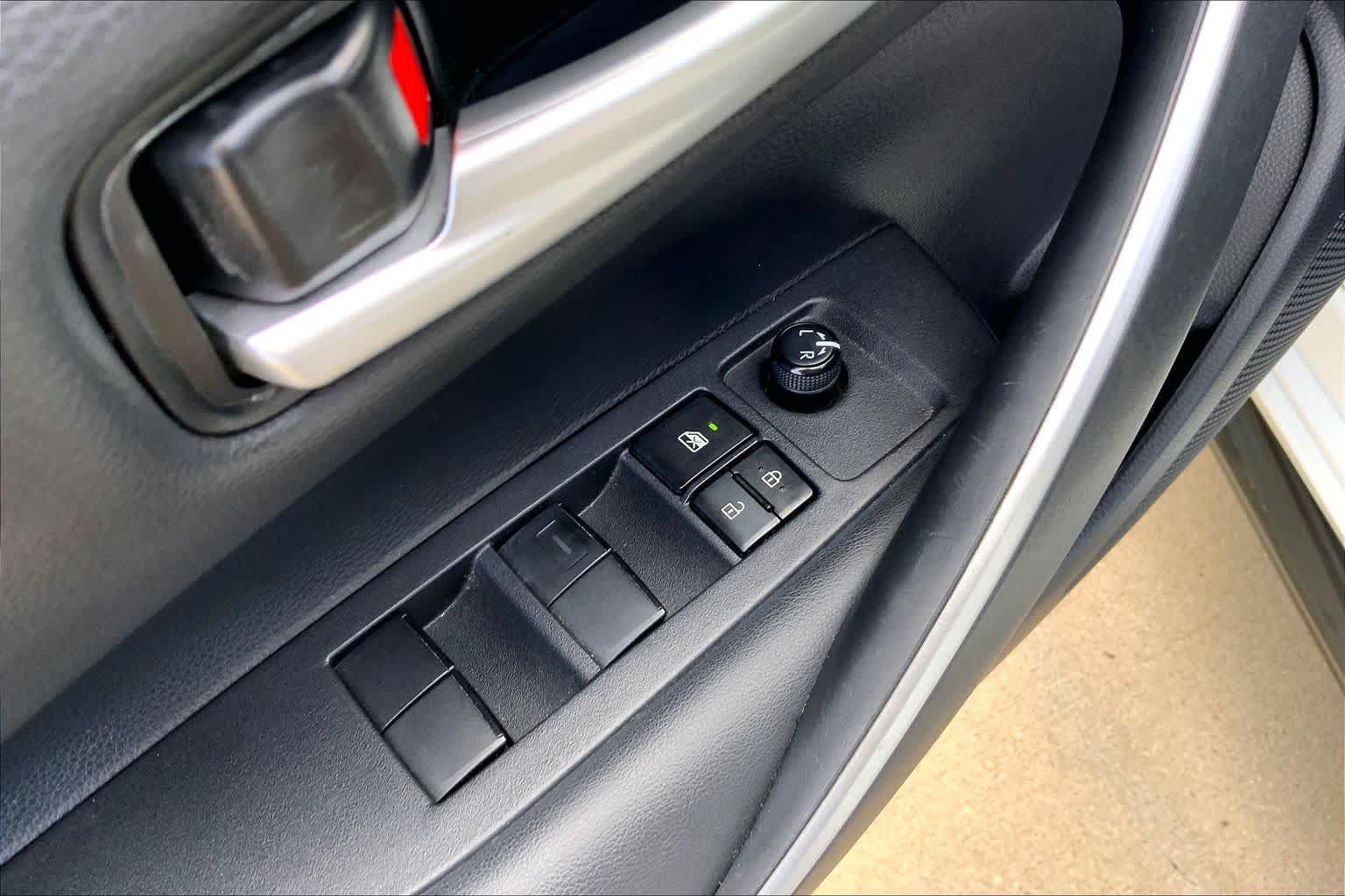 Used 2021 Toyota Corolla SE FWD image 14