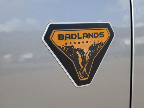Used 2022 Ford Bronco Badlands image 10