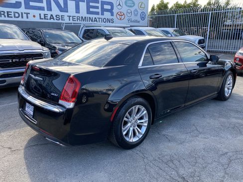 Used 2017 Chrysler 300 Limited image 8