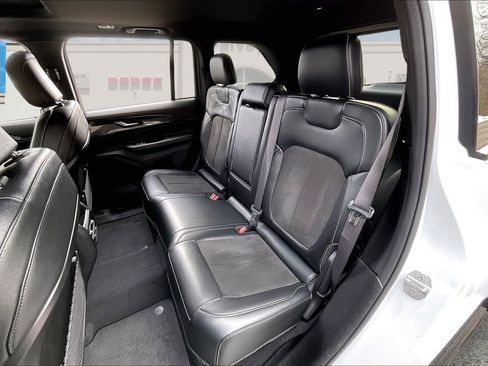 Certified 2023 Jeep Grand Cherokee Altitude image 23