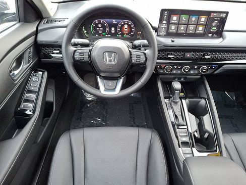 Used 2025 Honda Accord Touring image 11