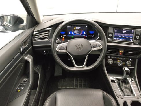 Used 2024 Volkswagen Jetta SE FWD image 22