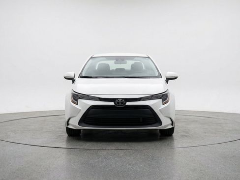 Used 2025 Toyota Corolla LE FWD image 2