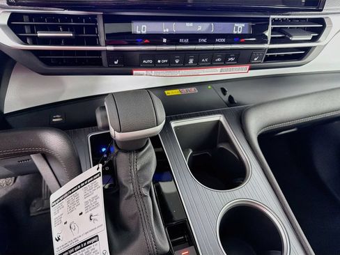 New 2026 Toyota Sienna XLE FWD image 18