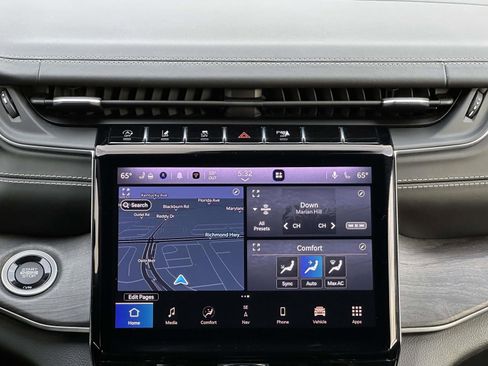 Used 2022 Jeep Grand Cherokee Overland w/ Adv Protech Group III image 17