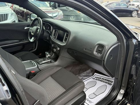Used 2017 Dodge Charger SXT AWD/4WD image 12