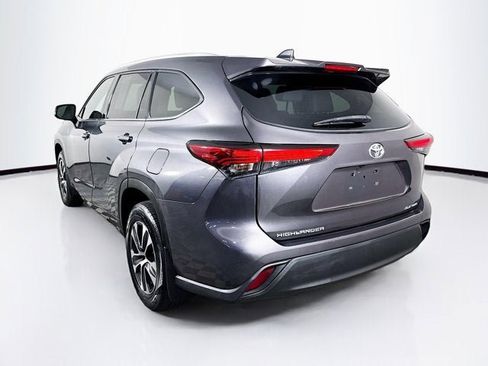 Used 2022 Toyota Highlander XLE image 8