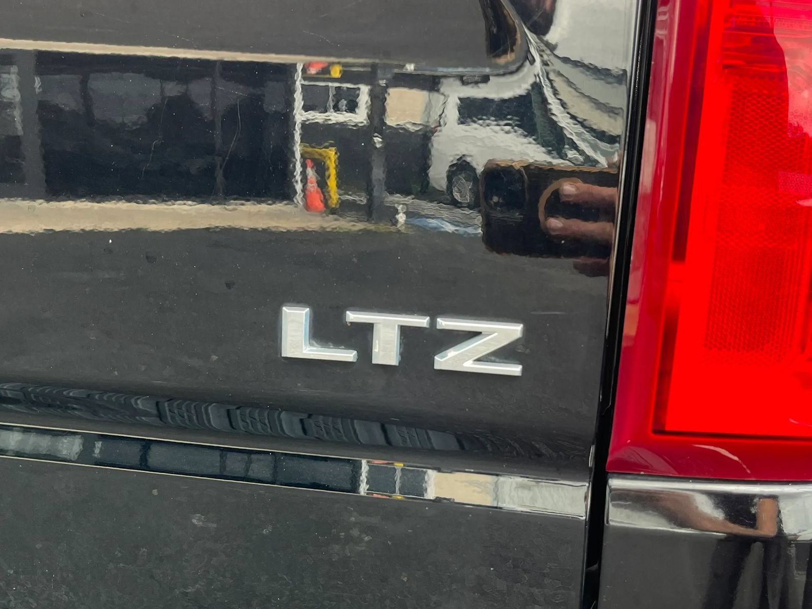 Used 2019 Chevrolet Silverado 1500 LTZ w/ LTZ Plus Package AWD/4WD image 2