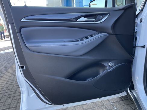 Used 2023 Buick Enclave Essence image 13