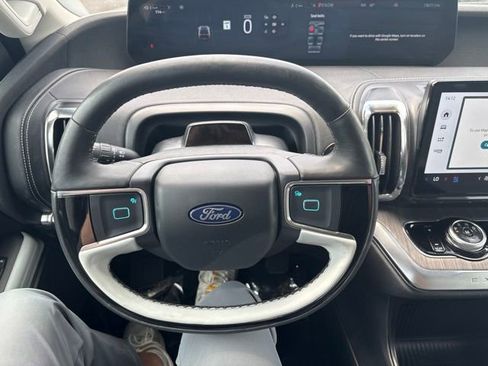 Certified 2025 Ford Expedition Platinum w/ Platinum Ultimate Package AWD/4WD image 9