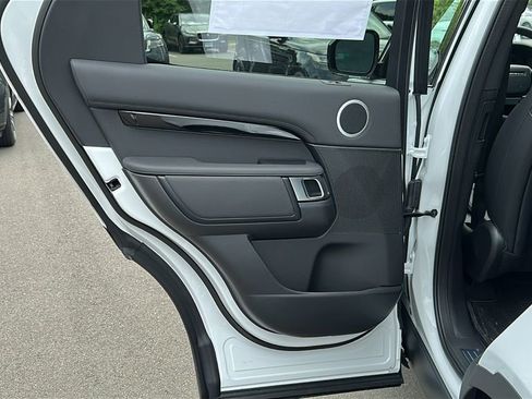 New 2025 Land Rover Discovery S image 23