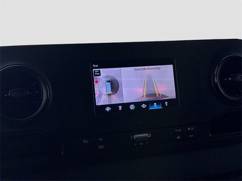 Used 2023 Mercedes-Benz Sprinter 2500 image 22