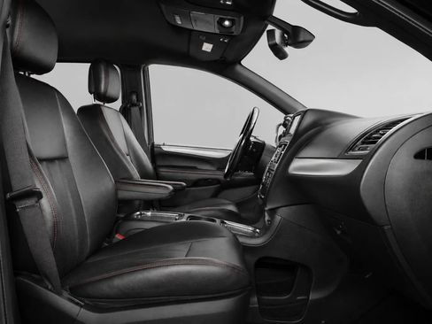 Used 2019 Dodge Grand Caravan GT FWD image 16