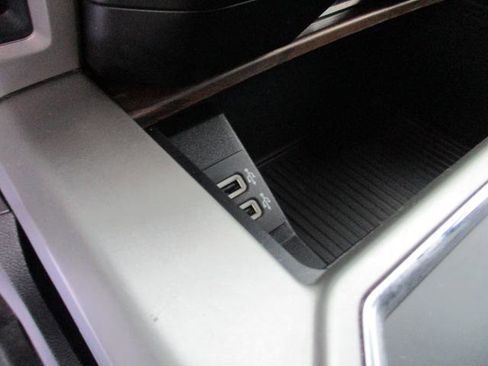 Used 2020 Ford F150 Lariat image 18