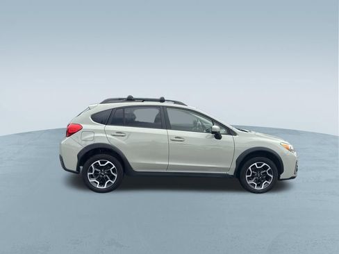 Used 2017 Subaru Crosstrek 2.0i Premium w/ Moonroof Package AWD/4WD image 9