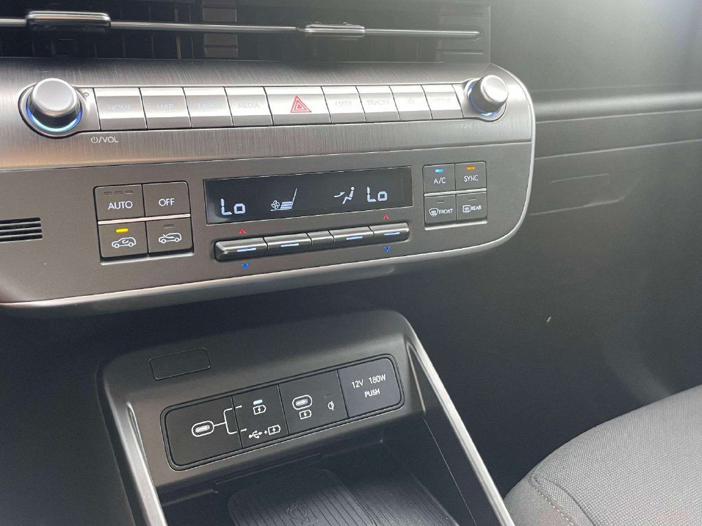 Certified 2024 Hyundai Kona SEL w/ Convenience Package AWD/4WD image 31