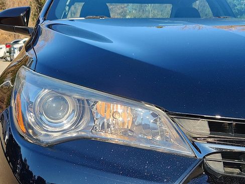 Used 2016 Toyota Camry SE image 9