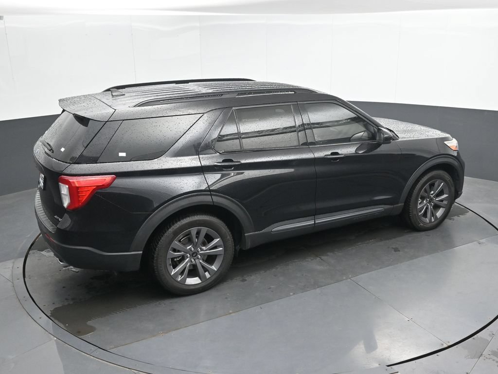 Used 2022 Ford Explorer XLT w/ Equipment Group 202A AWD/4WD image 35
