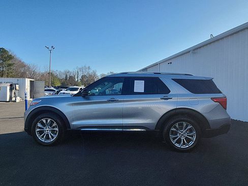 Used 2021 Ford Explorer Limited w/ Equipment Group 301A image 2