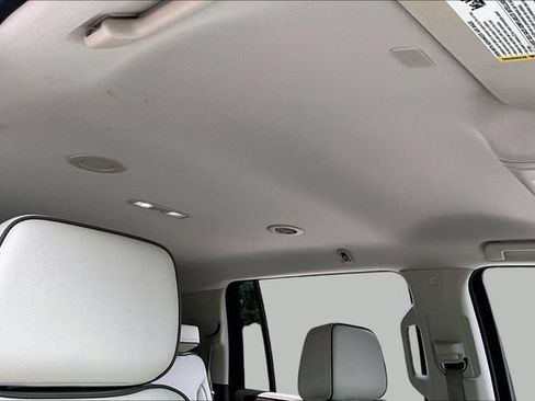 Used 2022 GMC Yukon XL Denali AWD/4WD image 27