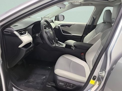 Used 2022 Toyota RAV4 XLE Premium AWD/4WD image 19