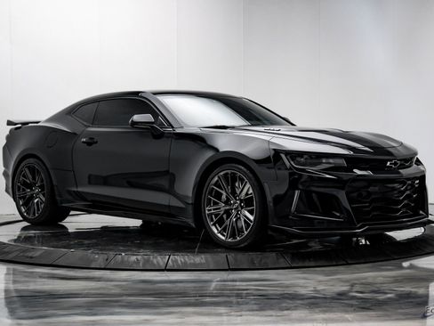 Used 2021 Chevrolet Camaro ZL1 image 23
