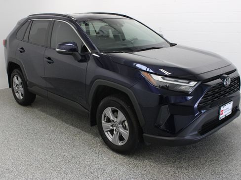 Used 2025 Toyota RAV4 XLE w/ Convenience Package FWD image 4