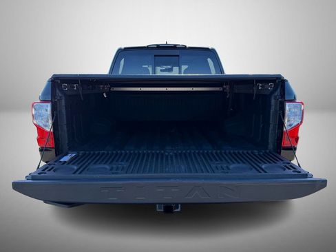 Used 2023 Nissan Titan SV w/ SV Convenience Package image 9