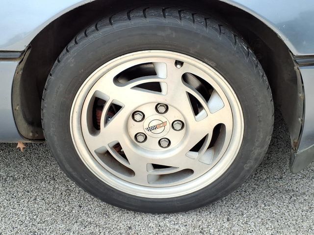 Used 1990 Chevrolet Corvette Coupe RWD image 16