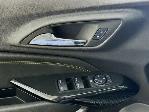 Used 2025 Chevrolet Trax LT w/ LT Convenience Package image 19