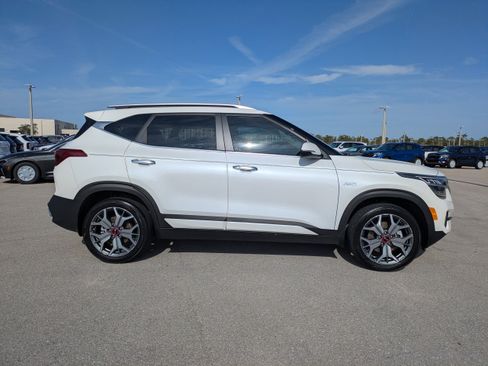 Certified 2021 Kia Seltos SX w/ SX Sunroof Package image 4