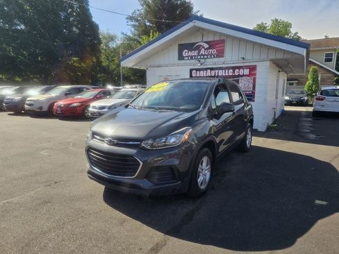 Used 2020 Chevrolet Trax LS w/ Tint and Cruise Package AWD/4WD image 4