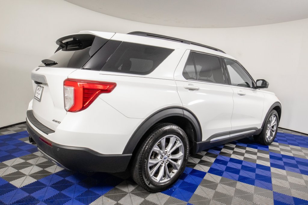 Used 2023 Ford Explorer XLT w/ Equipment Group 202A AWD/4WD image 6