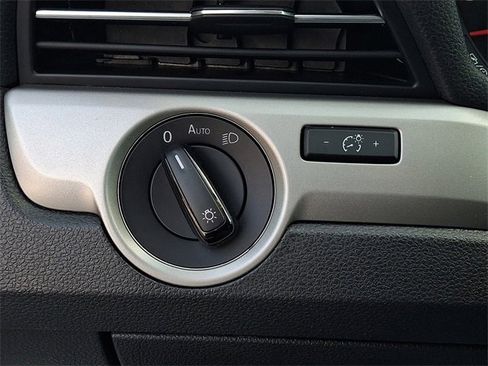 Used 2022 Volkswagen Passat 2.0T SE image 26