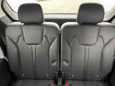 Used 2024 Kia Sorento S image 27