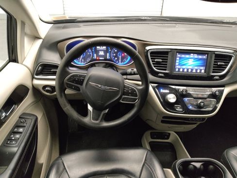 Used 2021 Chrysler Voyager Lxi FWD image 22