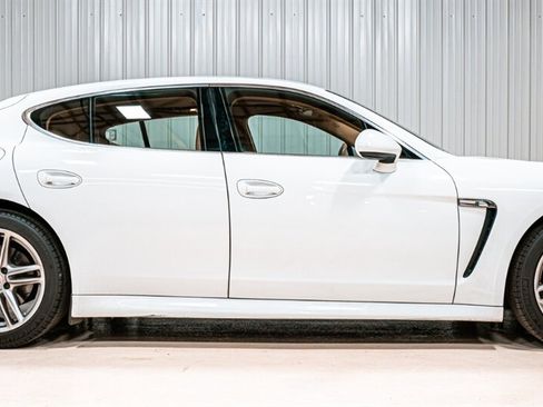 Used 2013 Porsche Panamera 4S image 9
