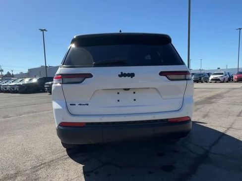 Used 2022 Jeep Grand Cherokee L Laredo AWD/4WD image 7